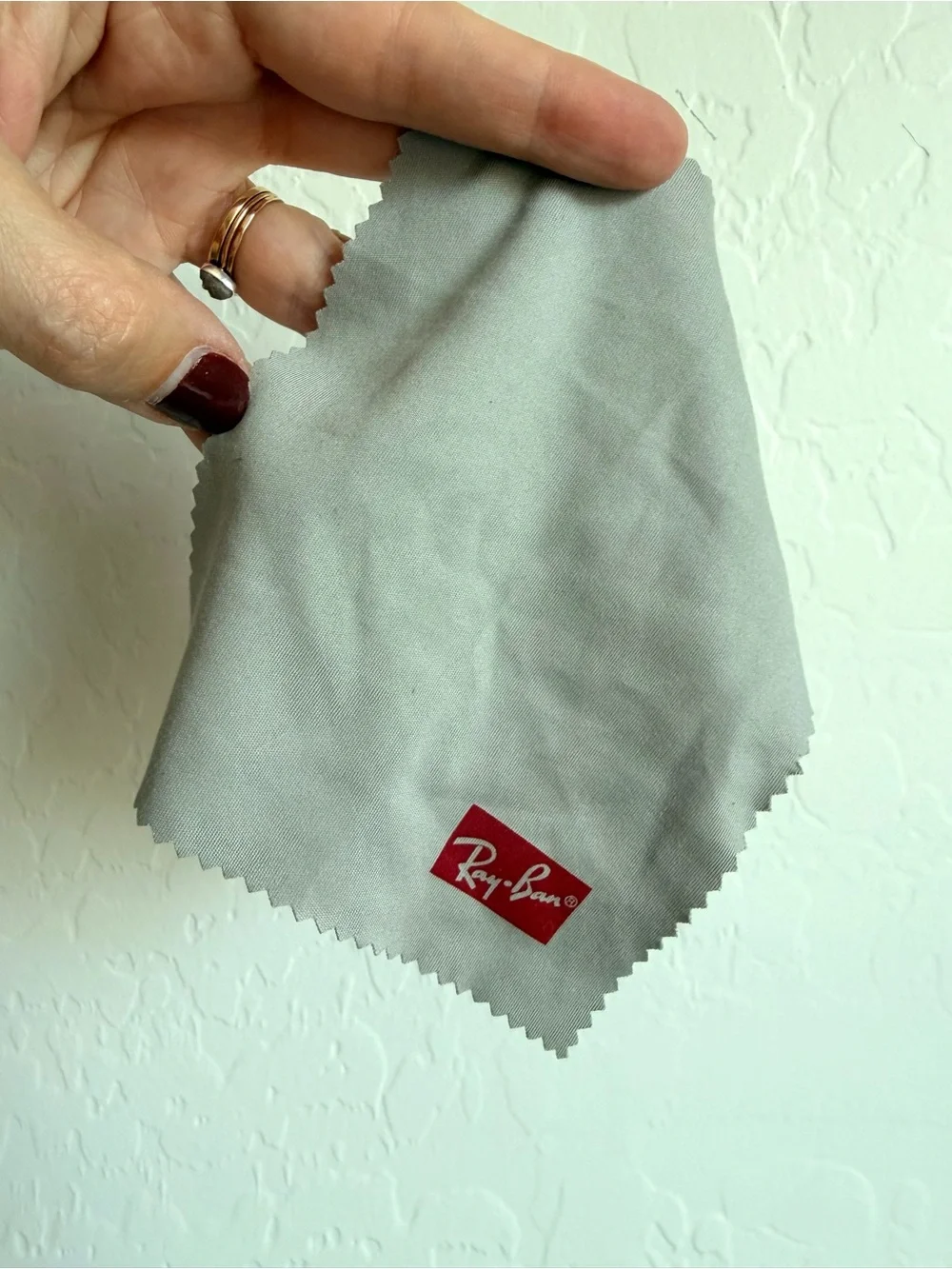 VINTAGE RAY-BAN SUNGLASSES CASE & CLOTH